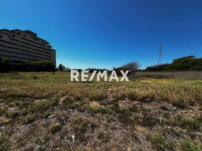 ¡INVERSIÓN SEGURA! TERRENO 2100 MTS² EN PLENA AV. TERRANOVA, PORLAMAR