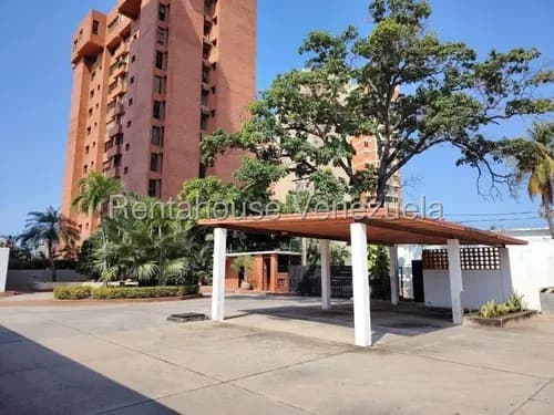 Apartamento En Venta, Sector La Lago. Maracaibo. He