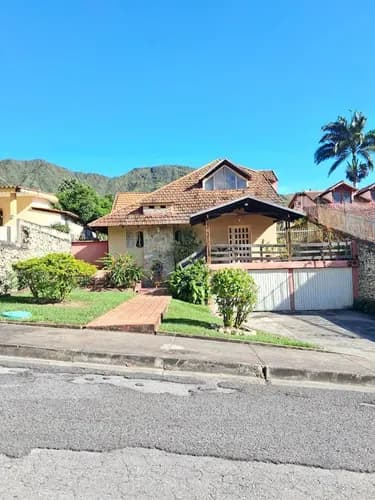 Bella Casa De 2 Niveles En Urb El Castaño Maracay. Mic05