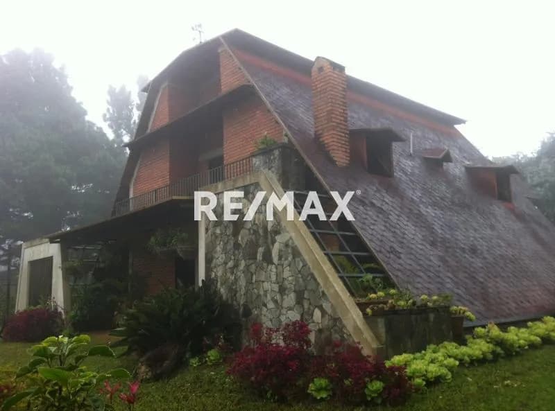 VENDO CHALET EN LOMAS DE CUBIRO