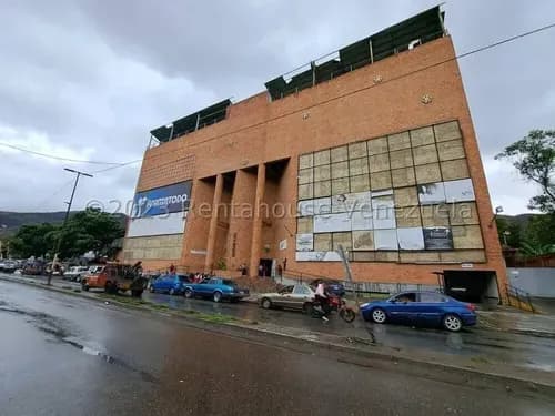 (cliente Directo) Alquiler 23-32039 Excelente Local Comercial En Esquina De 487 Metros, Con Doble Piso, Totalmente Vacío En Piso 1, Con Baño A Pocos Pasos En Estratégica Ubicación De Caracas.
