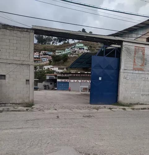 Venta Empresa Torrefactora De Cafe De Gran Trayectoria Con Mas De 100 Años. Los Teques Zona Ind. El Tambor. Con 9.815mts2 De Terreno Y 7 Galpones.