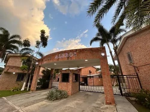 Townhouse En Venta En Res. Los Aleros Colinas De Guataparo, Fcaballero