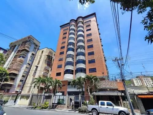 Jip 25-14717. Rentahouse Vende Hermoso Penthouse De 3 Niveles, De 225 Mts2, 5 Hab, 4 Salas De Baños, Terraza, Maletero. En Urb Calicanto, Maracay Totalmente Remodelado,