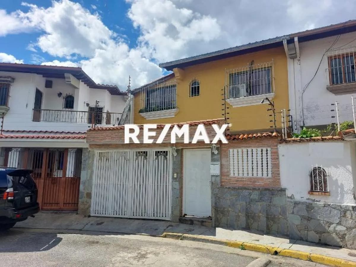 CASA EN VENTA Colinas de Santa Mónica acepta apartamento como parte de pago