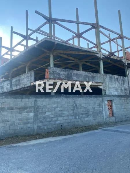 Oportunidad de Inversión: Estructura para Centro Comercial en La Ensenada Yaritagua-Yaracuy