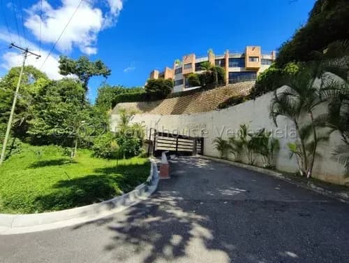 Townhouse En Venta Los Guayabitos Mls# 26-12248 Gn