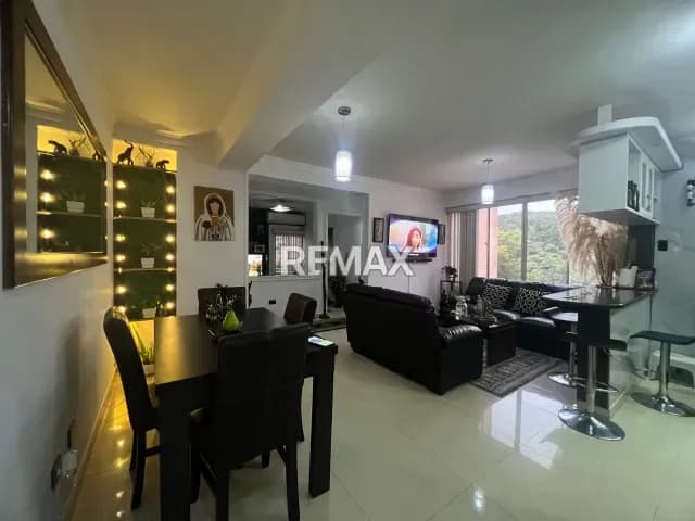 En venta impecable apartamento listo para habitar en Residencias Doral Country, Rincón Mañongo (Naguanagua).