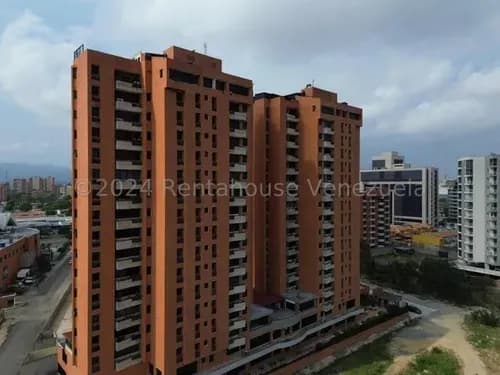 Maritza Lucena Vende Excelente Apartamento En El Triangulo Del Este Barquisimeto, Cód. 25-4574, Cómodas Habitaciones, Cocina Moderna, Vista Panorámica Al Parque Del Este.