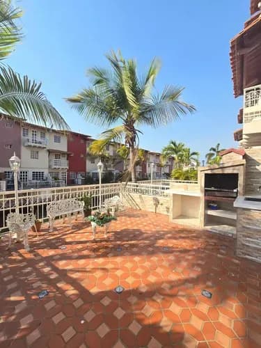Alquiler Con Terraza Townhouse En Villas Martinique