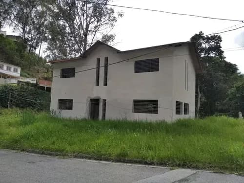 Casa En Colinas De Carrizal Cercana A Cc La Cascada Con Terreno Plano Y Materiales De Primera. Va