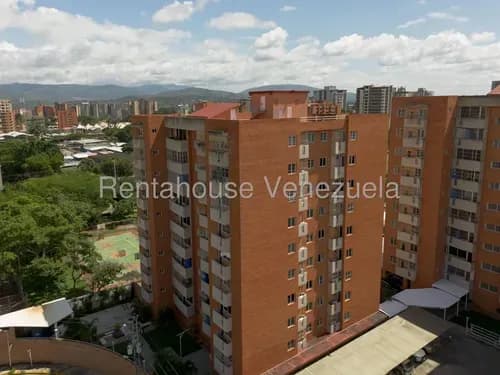 Diana Blanco Vende Cómodo Apartamento Al Este De Barquisimeto, Cód. 26-1920, Amplia Sala, Cocina Remodelada Y Cómodas Habitaciones.