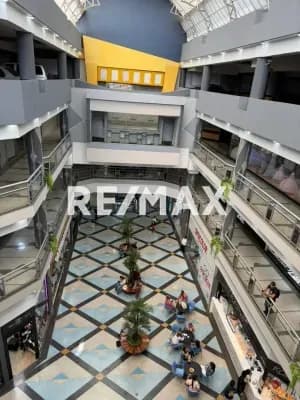 Se vende local comercial C.C. galería plaza