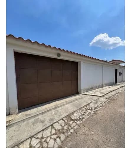 En Venta Terreno Con Bienhechurías Urb Club Hípico Los Teques