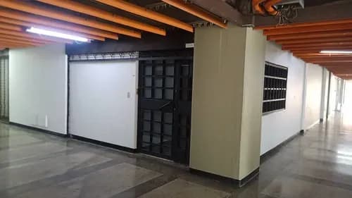 Local Y Oficina En Venta En C. C. Paseo Las Industrias. Planta Baja