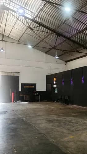 Yr Alquila Galpón En La Avenida Bolívar Norte Ideal Para Taller