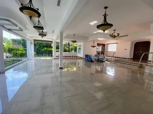 Daniela Linarez Vende Exclusiva Casa De 1000m2 Con Cocina Moderna, Amplia Sala, Piscina, Bar, Estudio, Jardín, Planta Eléctrica, Ubicada En El Pedregal Barquisimeto