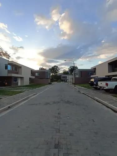 En Venta Espectacular Town House (remodelado Y Amoblado), En Residencias Casa Verde, En El Municipio San Diego Estado Carabobo Venezuela / Emer.