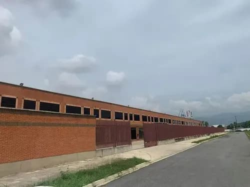 En Venta Galpón Local Comercial 1.092m² En Z.i. Castillito Con Frente A Autopista.