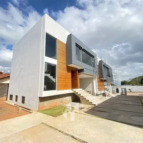 En Venta: Amplia Casa En Obra Gris, Ideal Para Acondicionar A Su Gusto. Ubicada En Urb. Villa Antillana C.r. Cristal Hills. Puerto Ordaz, Edo. Bolívar