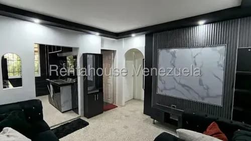 En Venta Practico Apartamento Urb. Madre Maria, Urb. Los Samanes - Maracay 26-19411 Hc