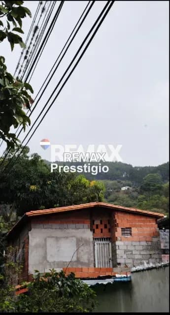 Casa en Obra gris