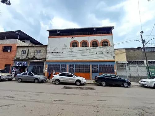 Vendo Casa Comercial En San Martin Frente Al Centro Comercial Los Molinos De 1170 M2