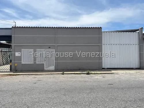 Se Alquila Espectacular Casa Comercial Remodelada En Centro De Barquisimeto, A Pie De Calle, Alto Trafico Vehicular Y Peatonal.