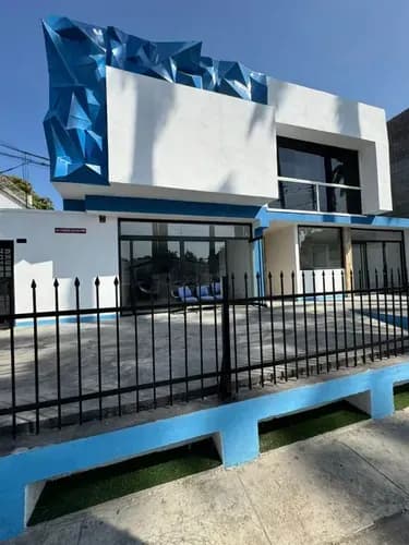 Venta De Casa Comercial Con 3 Locales Comerciales La Viña