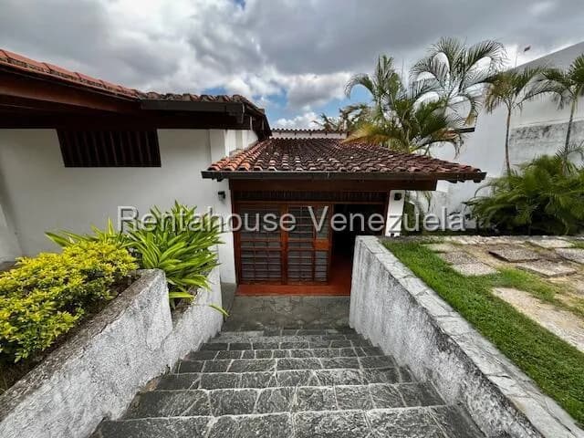 Casa (Duplex) en Venta en Prados del Este, Distrito Metropolitano