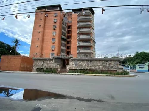 Jip 25-812. Rent-a-house Vende Espacioso Y Cómodo Apartamento De 162 Mts2, 3 Hab, 3 Baños Y 2 P/e. Zona Centro De La Ciudad. Cagua, Edo. Aragua.