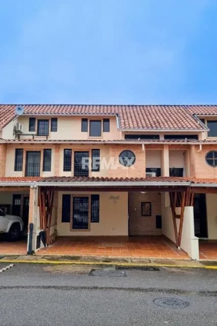 SE VENDE CASA TERMINADA EN LA URBANIZACIÓN TERRAZAS DE LA CASTELLANA