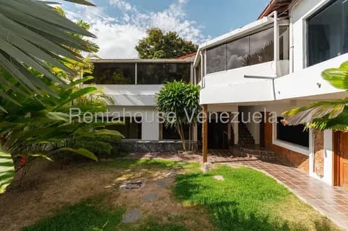 Ypn.415 En Altamira, Espectacular Casa De Uso Comercial Impecable Súper Amplia Ideal Para Comenzar Tu Próximo Proyecto, Con Hermosas Terrazas Rodeada De Jardines, También En Venta.