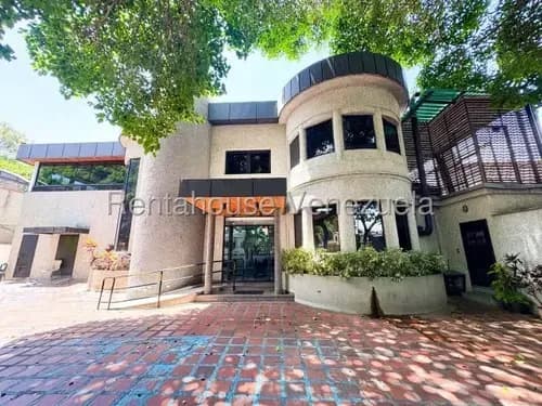 Clínica Y Local En Venta Con Todas Las Especialidades De Cirugías Excepto Intracraneal, Intratorácica Y De Abdomen Abierto En San Bernardino Mls #26-4286