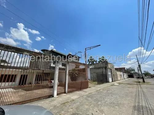 Casa A Pie De Calle Alto Trafico Comercial Residencial La Cooperativa Amplia Calle Con Estacionamiento Y Facil Acceso Estef 25-16456