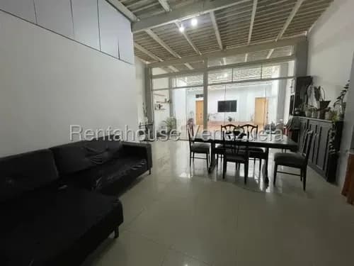 Bray Montoya Vende Espectacular Casa Al Este De Barquisimeto, Brinda Una Frescura Inigualable, Es Ideal Para Desarrollar Una Posada. 2#6#1#2#7#9#4.