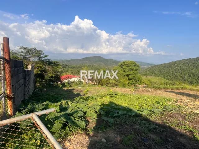 VENDO BIENHECHURIAS EN TERRENO DEL CERCADO(BARQUISIMETO)