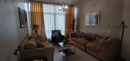 Raíza Suárez Vende 2 6 5 2 7 0 Amplia Y Cómoda Casa Con Cocina Integrada, Piso De Granito, Jardín Interno, Portón Eléctrico Ubicada En La Piedad Norte Cabudare Lara
