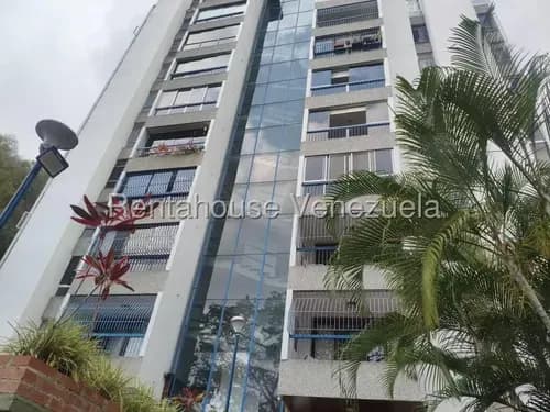 Apartamento En Alquiler -lomas De Chuao- Selene Marin Nobrega- #26-18026