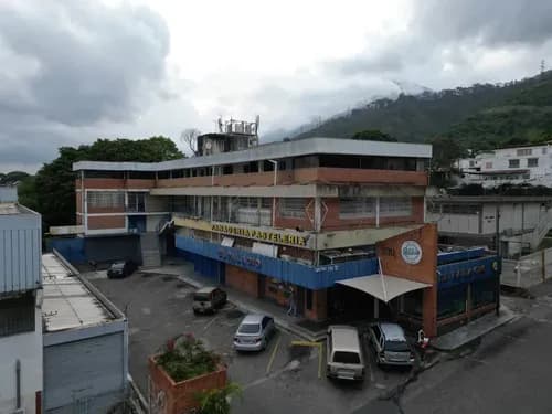 En Alquiler Centro Médico Y Laboratorio, Con Inventario En El Marqués 112m2