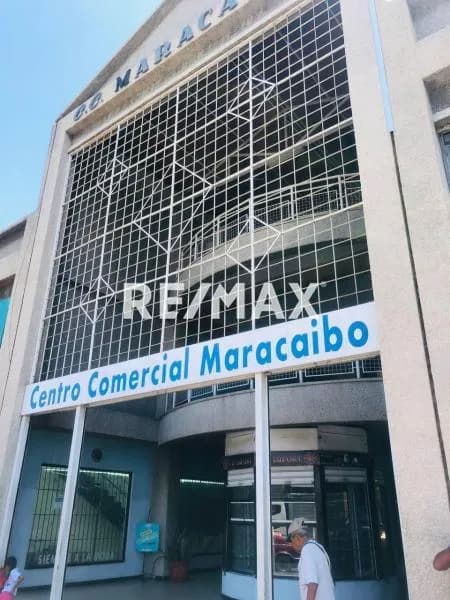 Alquila Local Ubicado en Centro comercial Maracaibo, centro de la ciudad justamente al lado de C.c Puente Cristal.