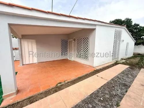 Jl/casa Con Gran Patio Y Ubicación Estratégica - Salida A Barquisimeto En Venta El Recreo Cabudare Lara, Venezuela , Cod 26-18198 / 3 D/ 2 B/ 222 M2