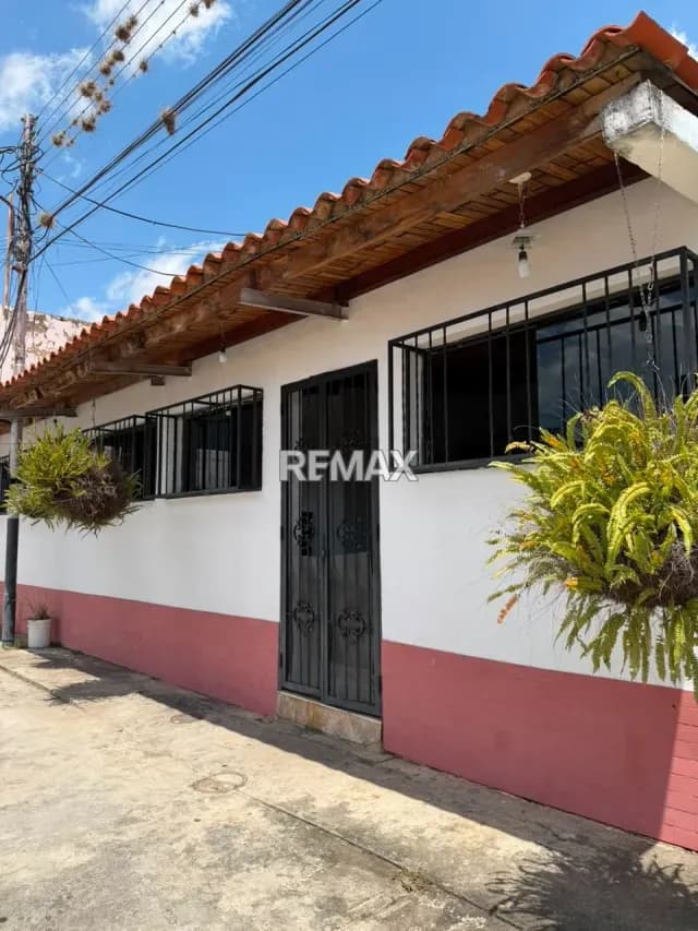 Hermosa Casa en Venta, Ubicada en Residencia Aeroclub, Sector Colon, Municipio San Rafael de Carvajal, Estado Trujillo