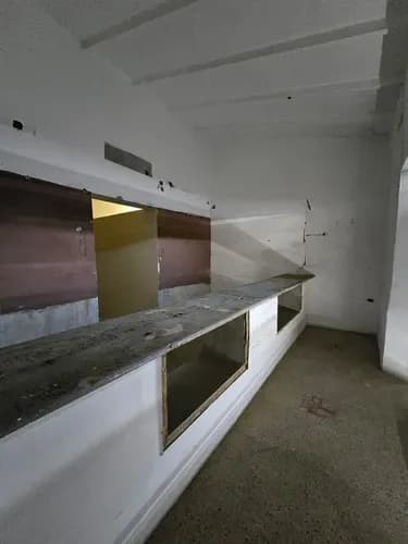 Local Comercial En Alquiler Naguanagua Cerca De La Plaza Bolívar (casco Central.) 74 M2 Aprox. 1 Baño Depósito *canon 350$* Negociación: 3 Meses De Depósito. 2 Meses De Adelanto. 1 Mes De Comis
