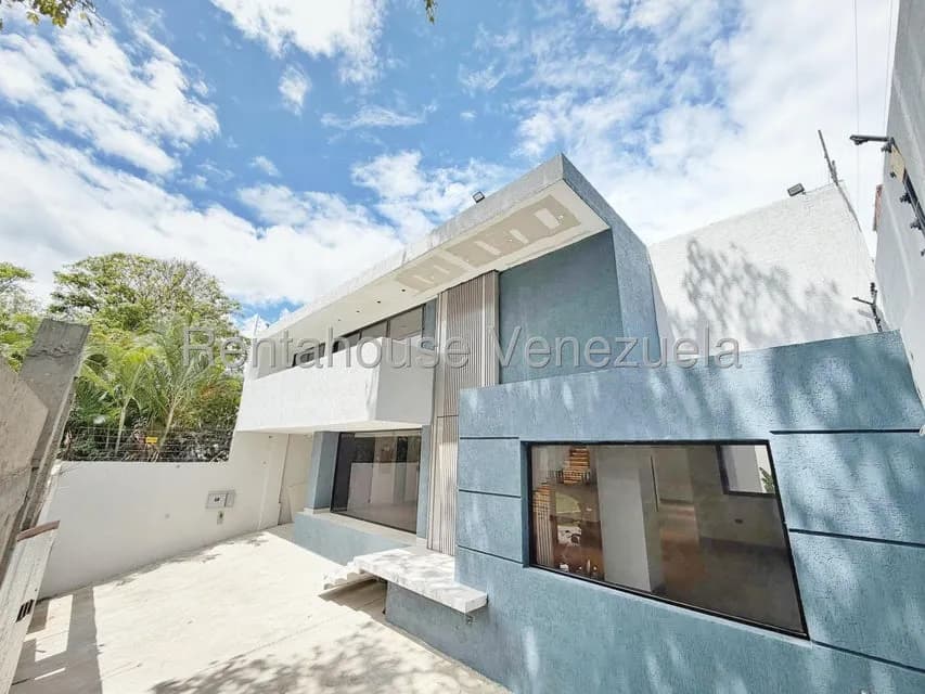 Casa (Contemporaneo) en Venta en San Roman, Distrito Metropolitano
