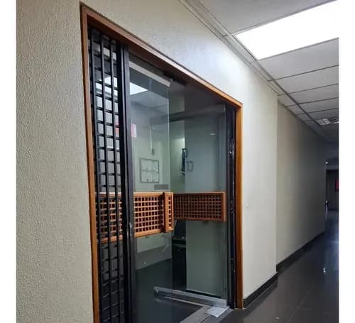 Se Alquila Oficina Con Entrada Independiente