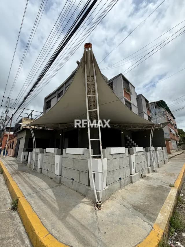 SE VENDE LOCAL COMERCIAL EN PUERTO CABELLO.