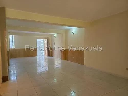 Casa Comoda Y Fresca En Venta En La Urb. Andres Bello, 26-14371 More