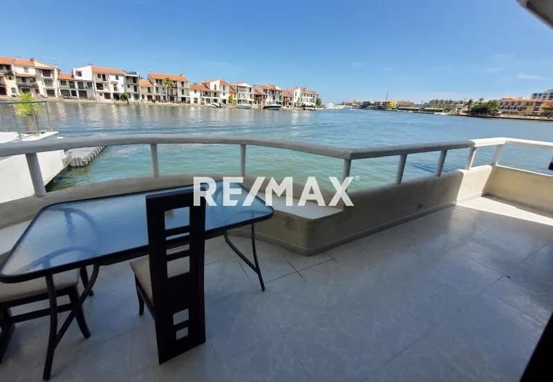 CASA BOTE A EN VENTA
