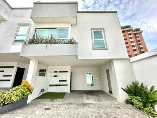 Casa En Venta Urb Paramillo Suites, La Castellana San Cristóbal Mg468